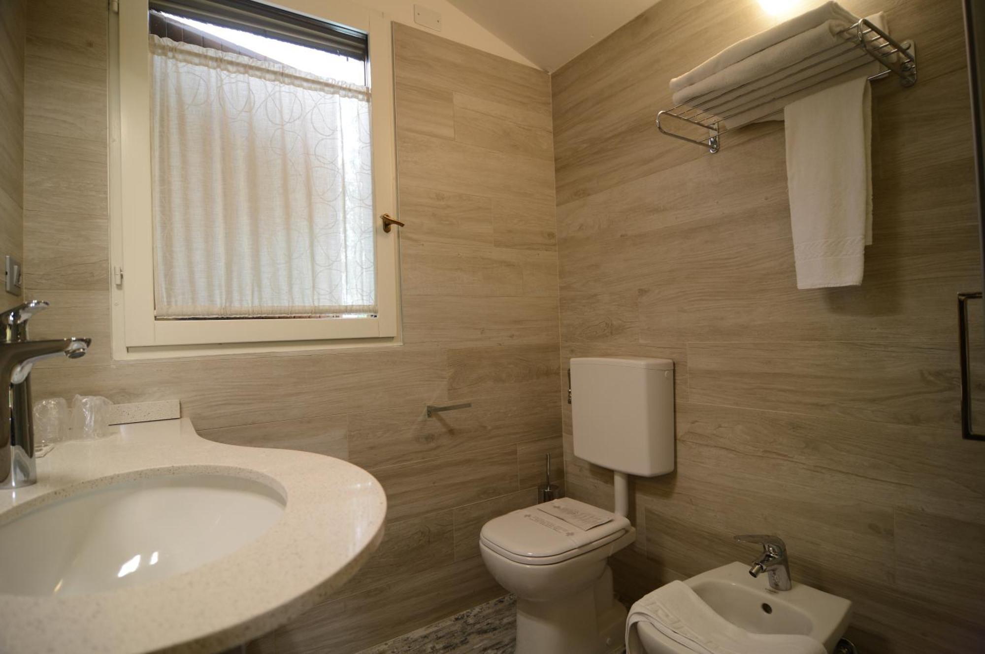 Pidkova Hotel Modena Ngoại thất bức ảnh